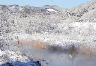 厳冬期北浅川渓谷の雪景色