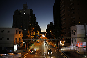 夕暮れの甲州街道