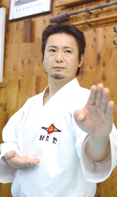 岡野　友勝さん