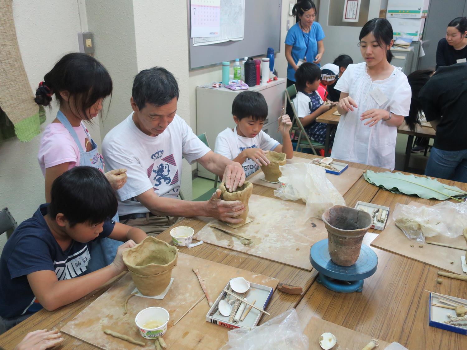 体験学習火おこしと縄文土器づくり