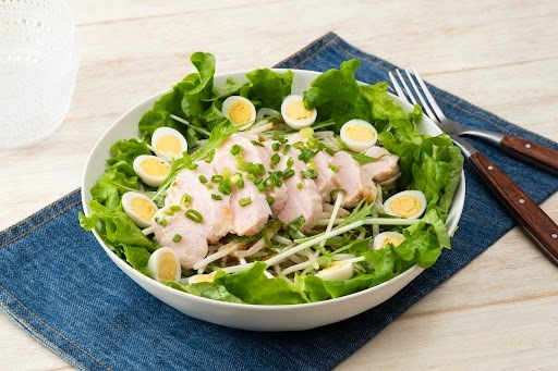 もやしと水菜のチキンサラダボウル