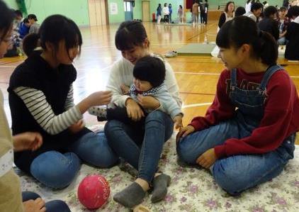 赤ちゃんふれあい事業の写真