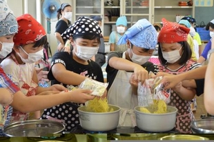 八王子ラーメンを作る様子