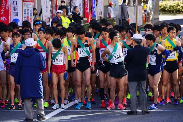 大学男子の走者