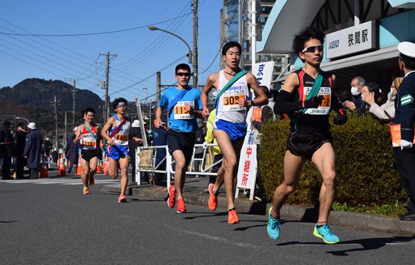 京王狭間駅前を駆け抜ける 7