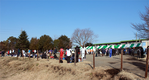 競技を待つ狭間スポーツ広場