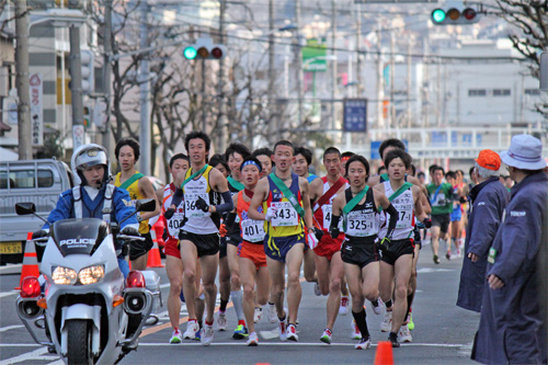 追分に駆けて来た先頭集団