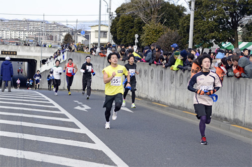 上り坂の力走