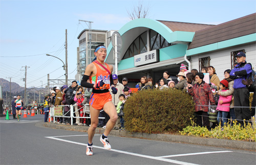 沿道の視線を集めて