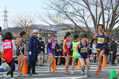 連なる中継