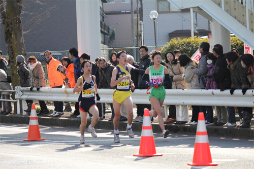 中継所で待つ仲間のもとへ