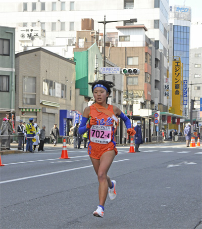 高校女子の先頭走者