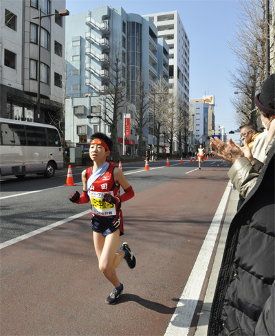 山田中学校・女子最終走者に拍手