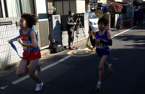 中学生、最初のたすきリレー