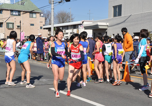 振り向かずに駆け出す