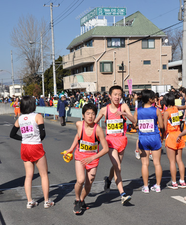 中学男子も負けずにリレー