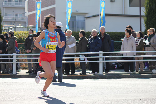 招待校の泉中学校ランナーも散田を駆ける