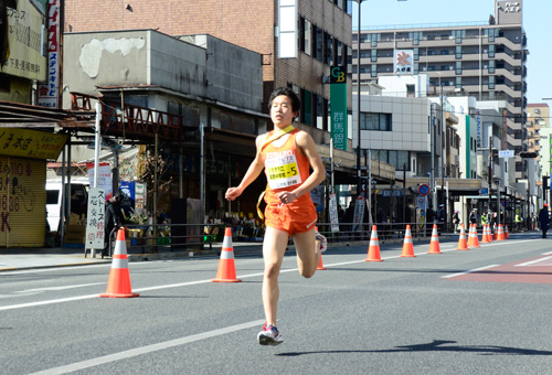 八王子を走るいわき市草野中学校の走者