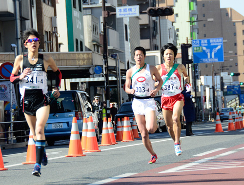 本郷横丁での大学男子