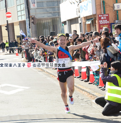 一般男子首位のフィニッシュ