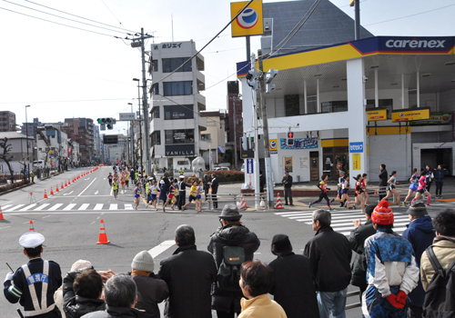 最初のコーナーを見守り応援