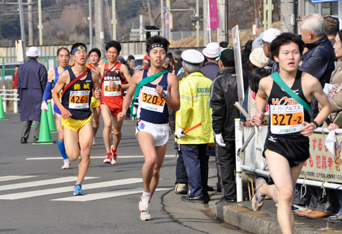 大学生も高校生も