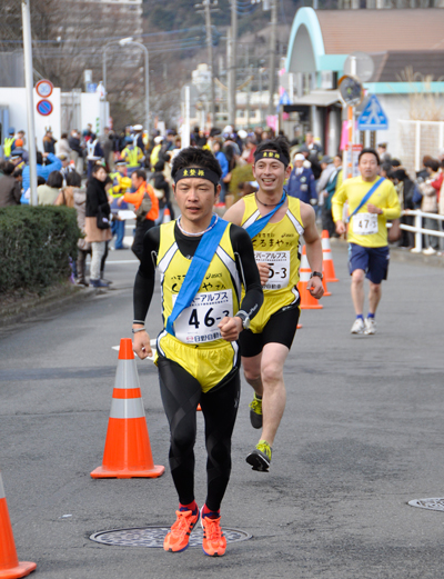 坂道起伏も負けずに走る