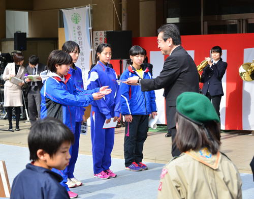 市内中学女子の部2位　四谷中学校陸上部