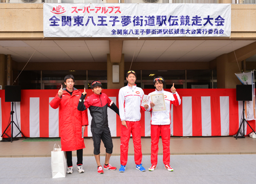ステージ前で記念撮影
