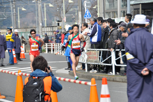 京王狭間駅前