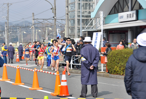 京王狭間駅前