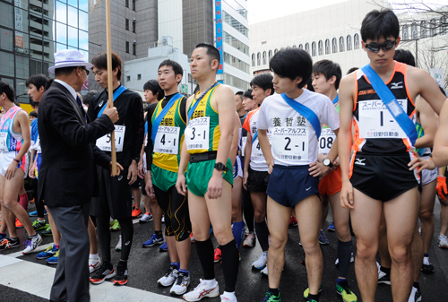 競技を前に引き締まる表情