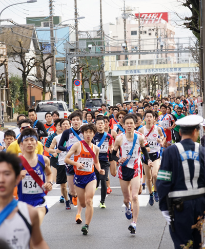 元横山町を駆け抜ける