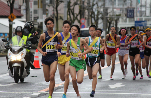 中学男子の先頭集団も追分へ