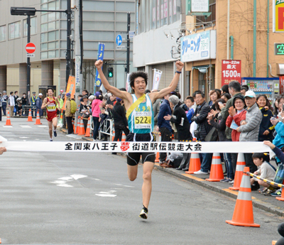 中学男子1位のフィニッシュ