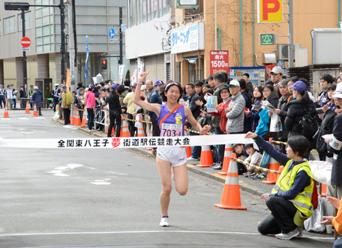 高校女子1位のフィニッシュ