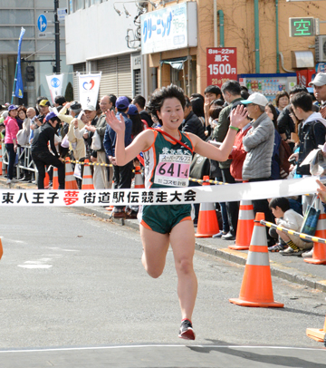 一般女子1位のフィニッシュ