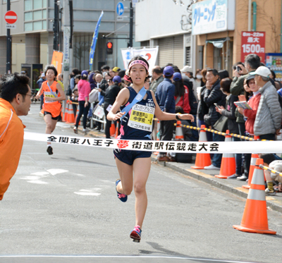 中学女子特別招待校のフィニッシュ