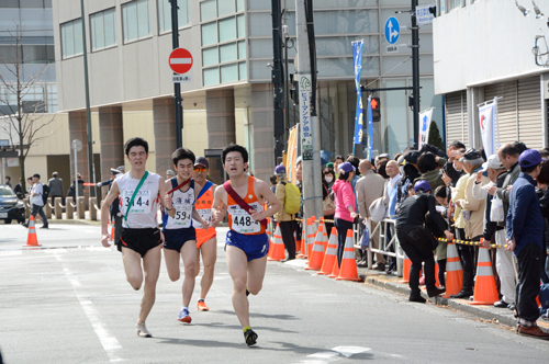 フィニッシュ前の競り合い