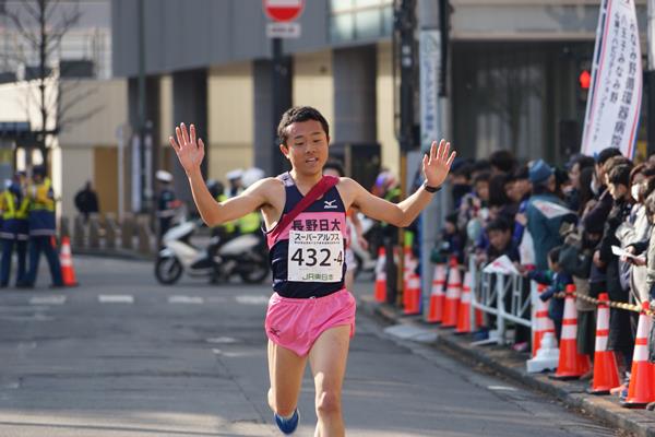 高校男子のフィニッシュ