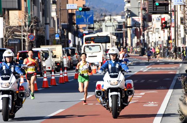 甲州街道（八幡町）