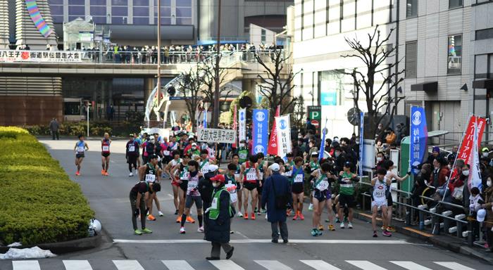 大学・高校男子　スタートから浅川大橋南交差点