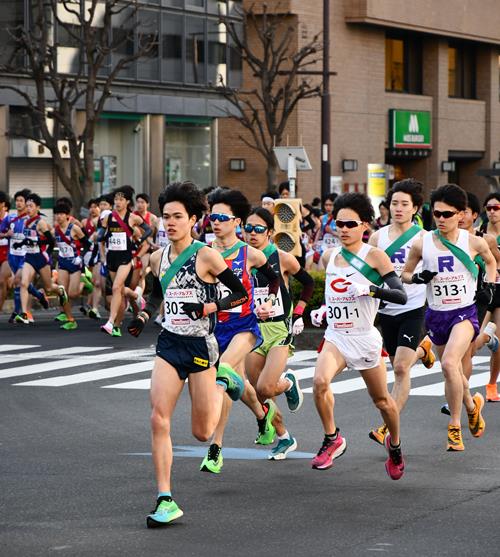 大学・高校男子　スタートから浅川大橋南交差点