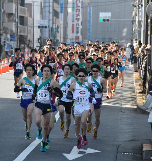 大学・高校男子　スタートから浅川大橋南交差点