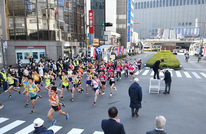 一般・大学・高校女子、中学生　スタートから浅川大橋南交差点