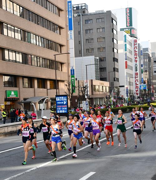 一般・大学・高校女子、中学生　スタートから浅川大橋南交差点