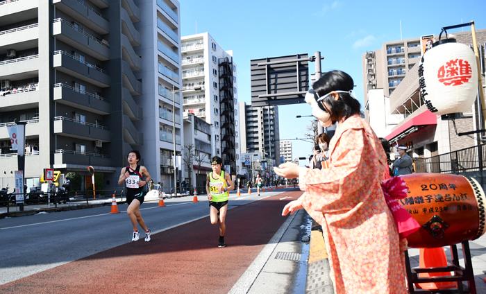 甲州街道（八幡町から横山町付近）