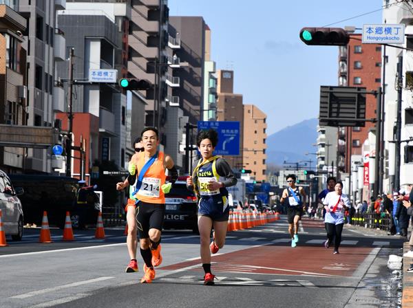 甲州街道（八幡町から横山町付近）