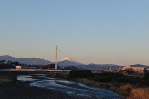 元日の浅川と富士山　佐田さん