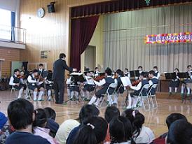高雄市四維（スーウェイ）小学校と鑓水小学校の音楽交流の写真
